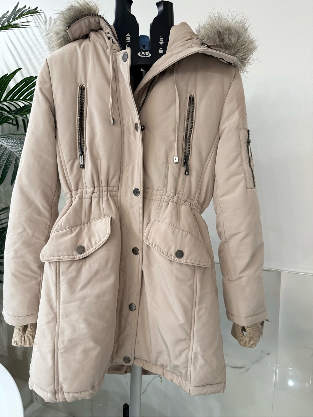 BCBGMAXAZRIA Pearl Heavyweight Winter Puffer Parka Faux Fur Hood Small